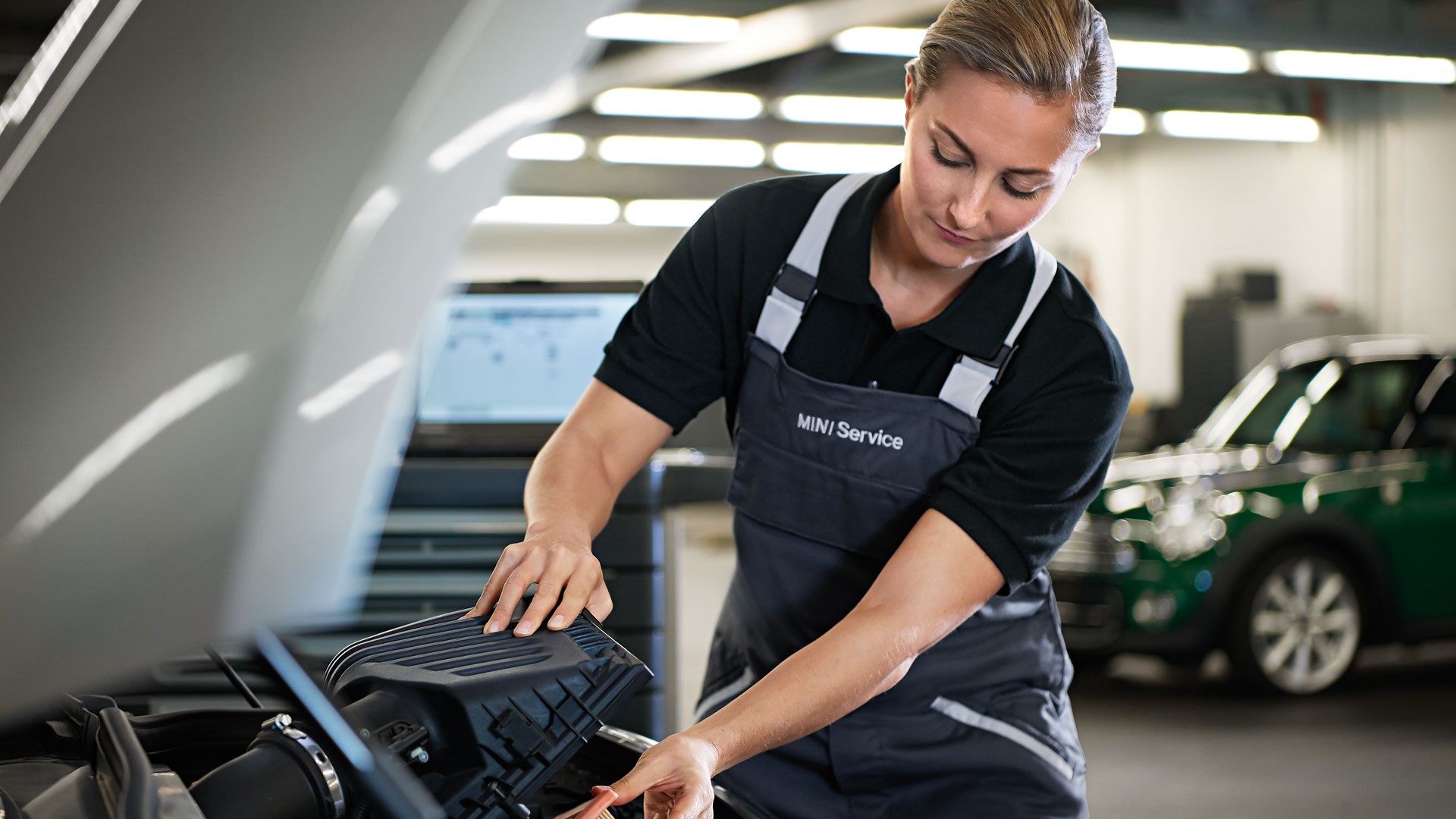 MINIに乗ったカップル。